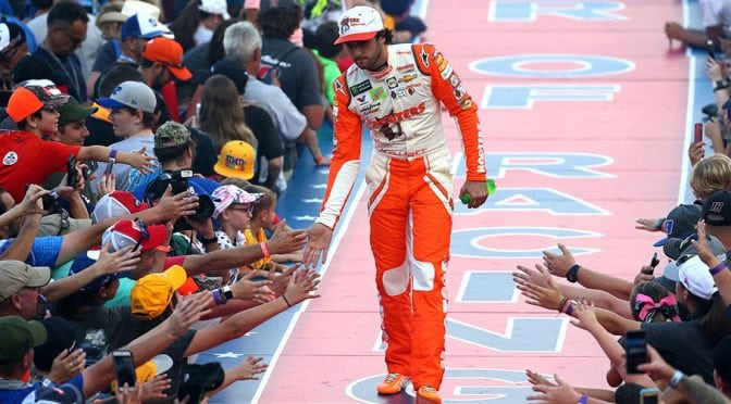 Hooters expands sponsorship of Chase Elliott through 2021