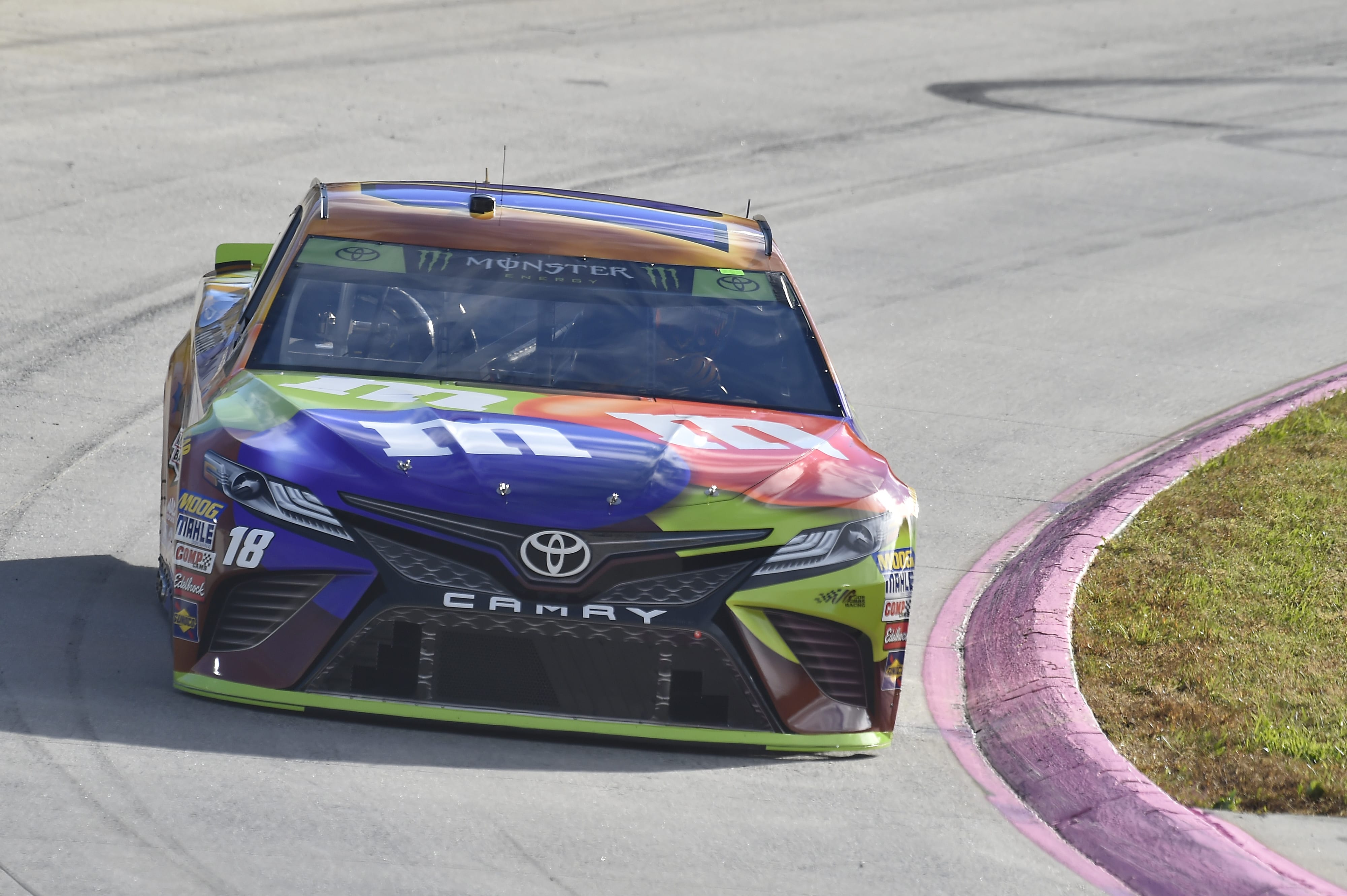 #18: Kyle Busch, Joe Gibbs Racing, Toyota Camry M&M's Halloween