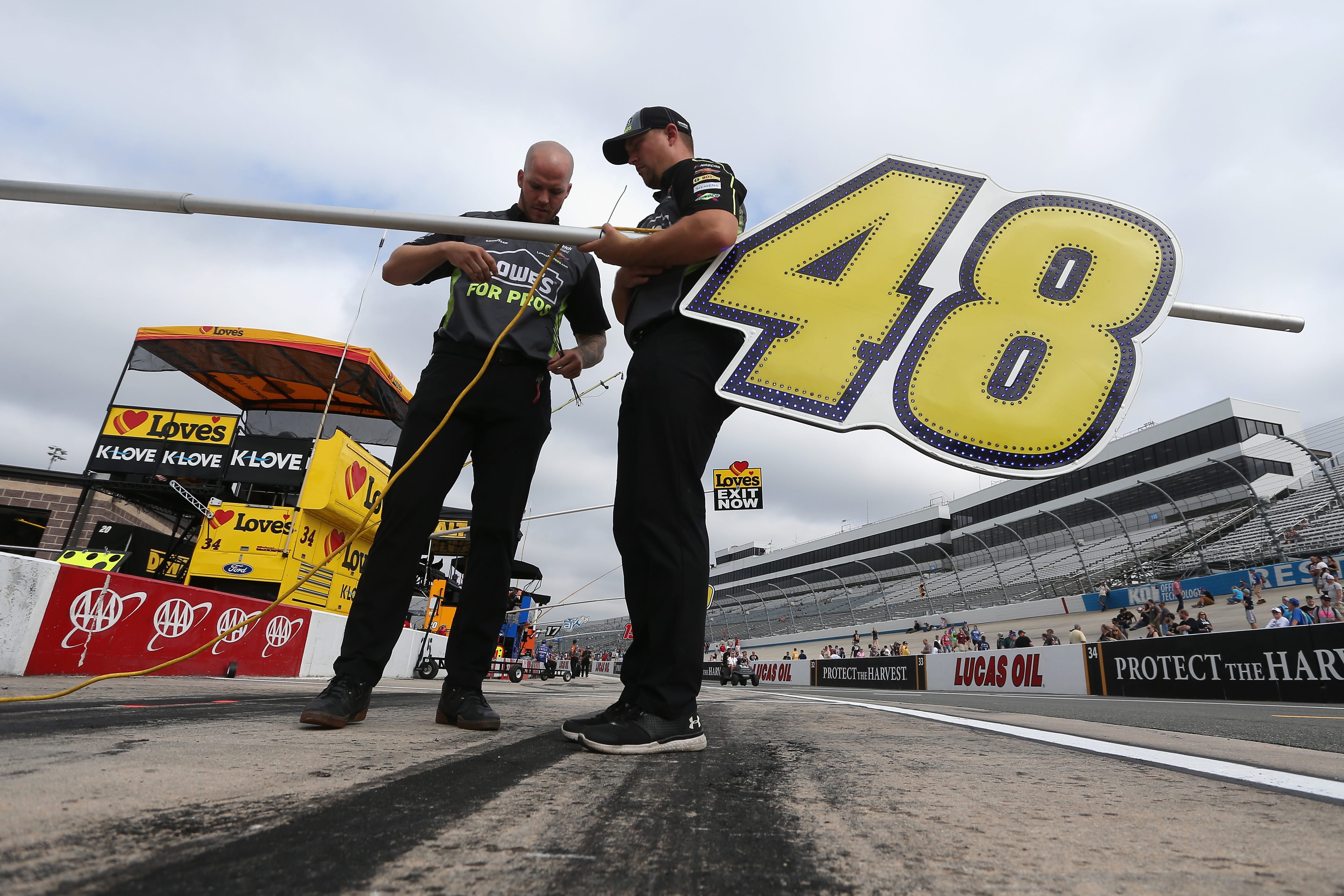 nascarcasm recaps Dover in photos