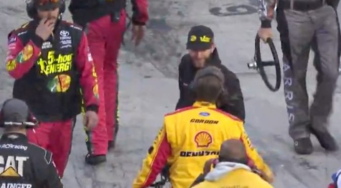 Crew chiefs Pearn, Gordon exchange words after Martinsville race