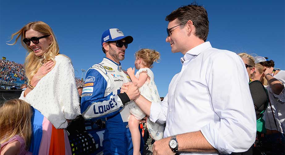 Gordon reacts to Jimmie's late-race move | NASCAR.com