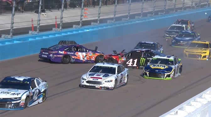 Kurt Busch, Chase Elliott entangled in late-race crash at Phoenix