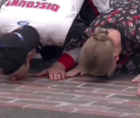 2018 Nov26 Steveluvender Gifs 14 Page Keselowski No Kiss