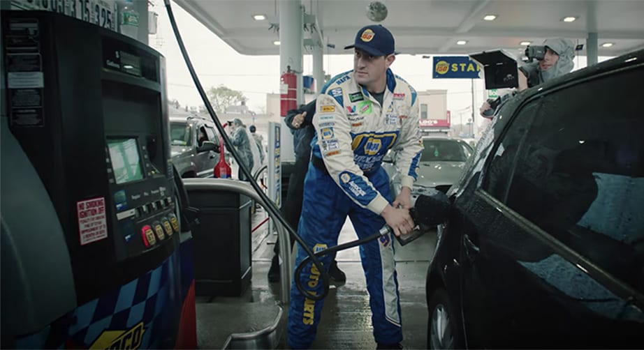 Chase Elliott's fueler, John Gianninoto, sets a new Guinness World Record for fueling the most amount of cars in an hour in NYC.
