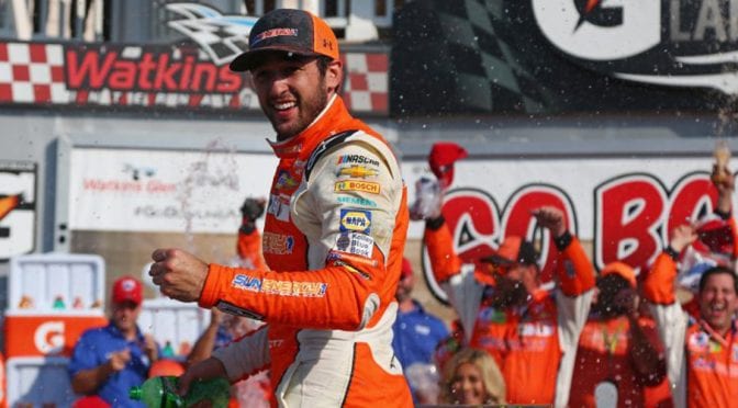 Hooters unveils 2019 Chase Elliott paint scheme
