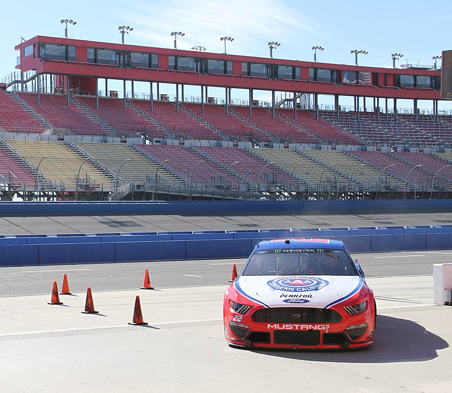 List 90+ Pictures cars the motor speedway scene Sharp