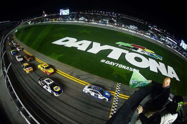 Alex Bowman leads the field to the green flag in the Duel at Daytona.