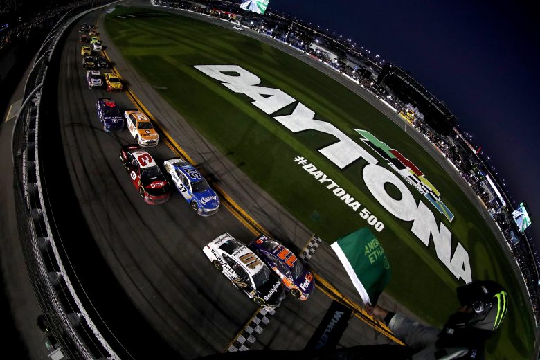 Drivers take the green flag in the 2018 Daytona 500.