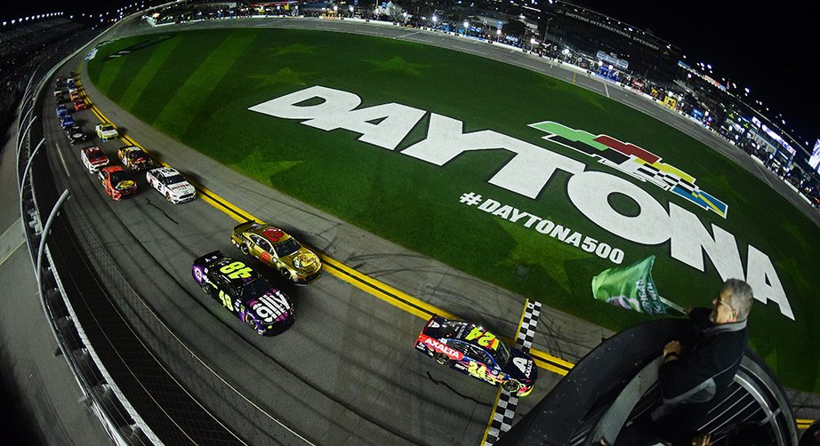 William Byron and Jimmie Johnson lead the field to the green flag in the Gander RV Duel at Daytona.