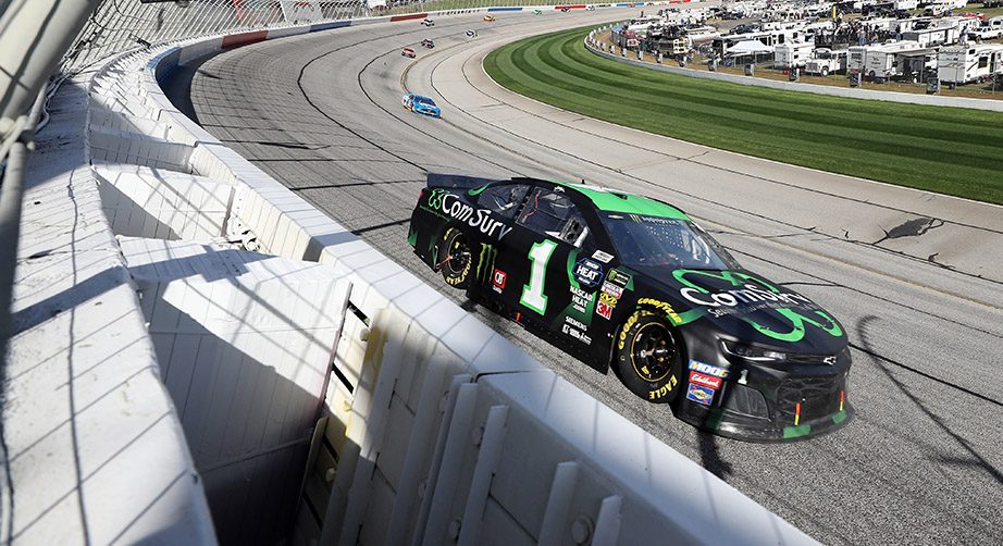 Kurt Busch rides the high line at Atlanta.