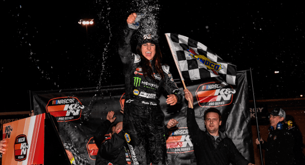 Featured image for Hailie Deegan makes last-lap pass to win on Las Vegas dirt