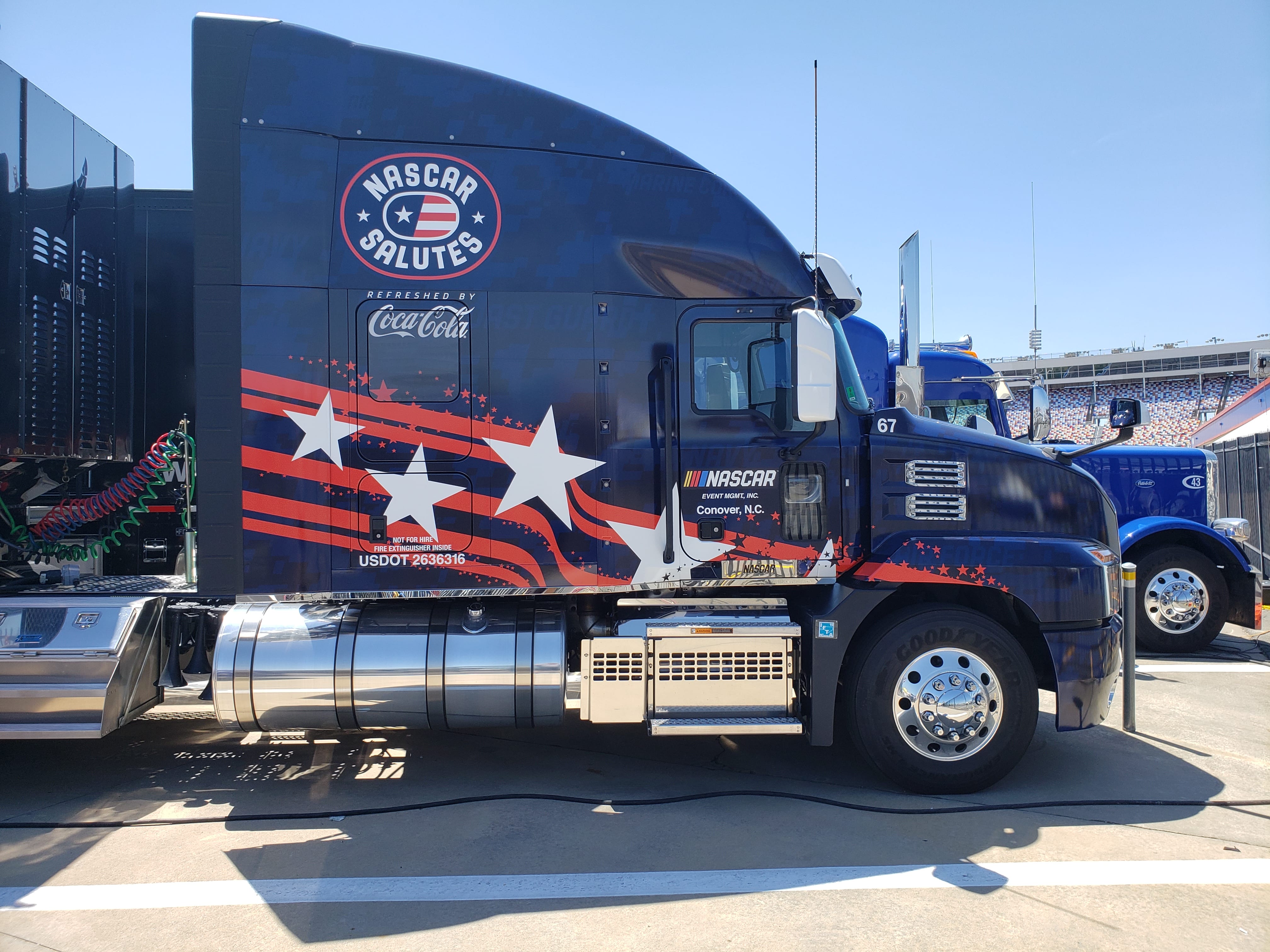 National Anthem At Nascar Today - z40pgl8