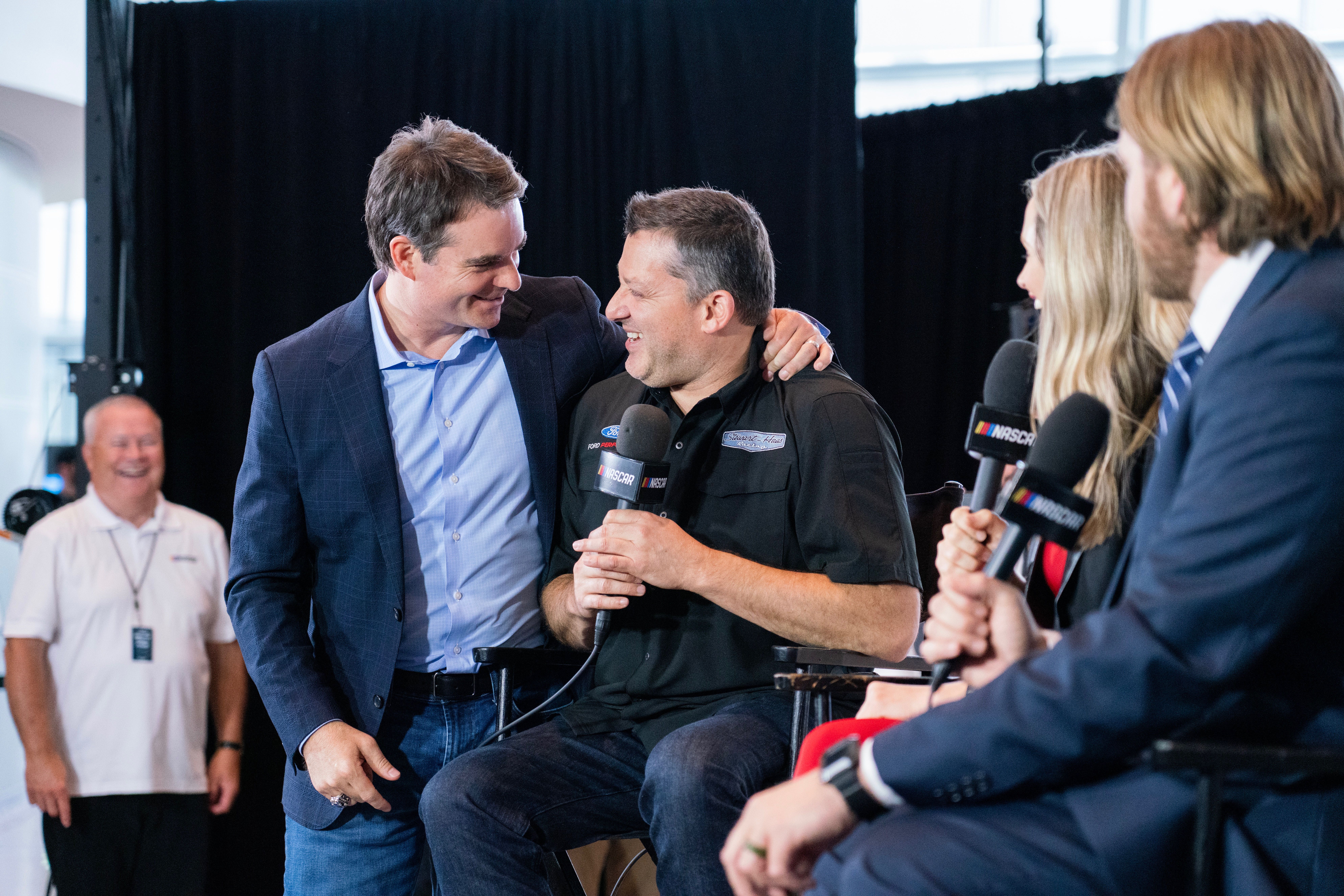Jeff Gordon congratulates Tony Stewart