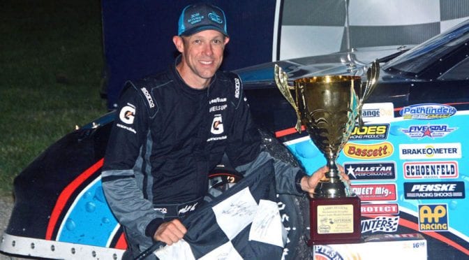 Featured Image for Kenseth’s ‘still got it’ as he claims Slinger Nationals win with last-lap move