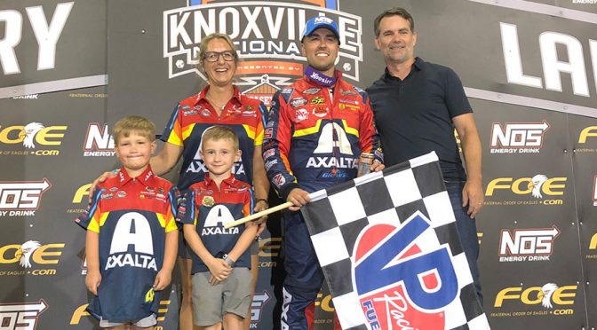 Jeff Gordon back in Victory Lane as supporter at Knoxville Nationals