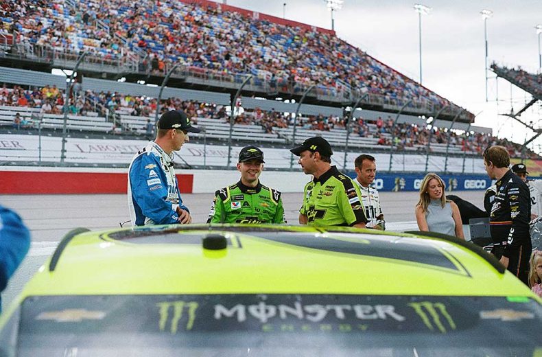 Pole-starter William Byron talks with crew chief Chad Knaus at Darlington Raceway