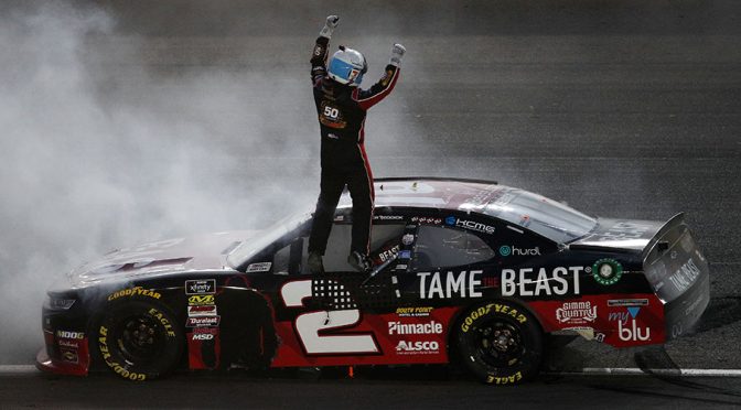 Featured image for Reddick manages fuel, wins regular-season finale at Las Vegas