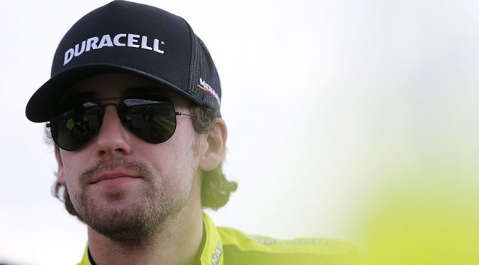 Blaney nurses wounded car to top-10 finish to advance