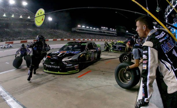 Featured image for Kevin Harvick drives No. 4 Ford Mustang to seventh-place finish at Richmond Raceway