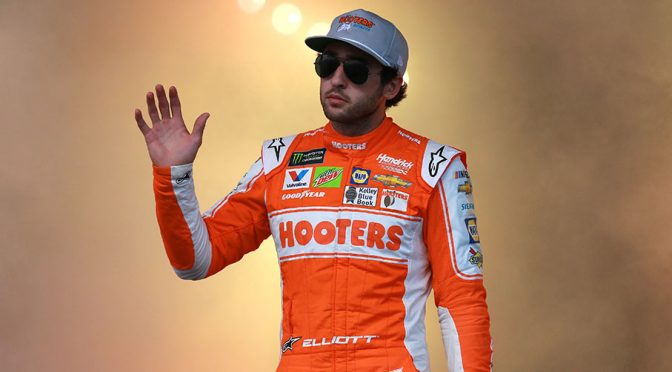 Chase Elliott reveals special Hooters paint scheme for Dover