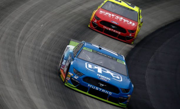 Featured image for Paul Menard drives No. 21 Ford Mustang to 12th-place finish at Dover International Speedway