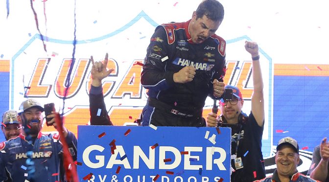 Featured Image for Stewart Friesen wins at Phoenix as Gander Trucks Championship 4 set