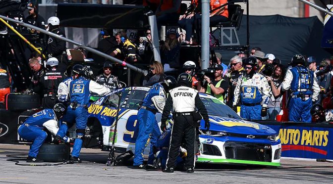 Chase Elliott in must-win scenario after early wreck at Texas