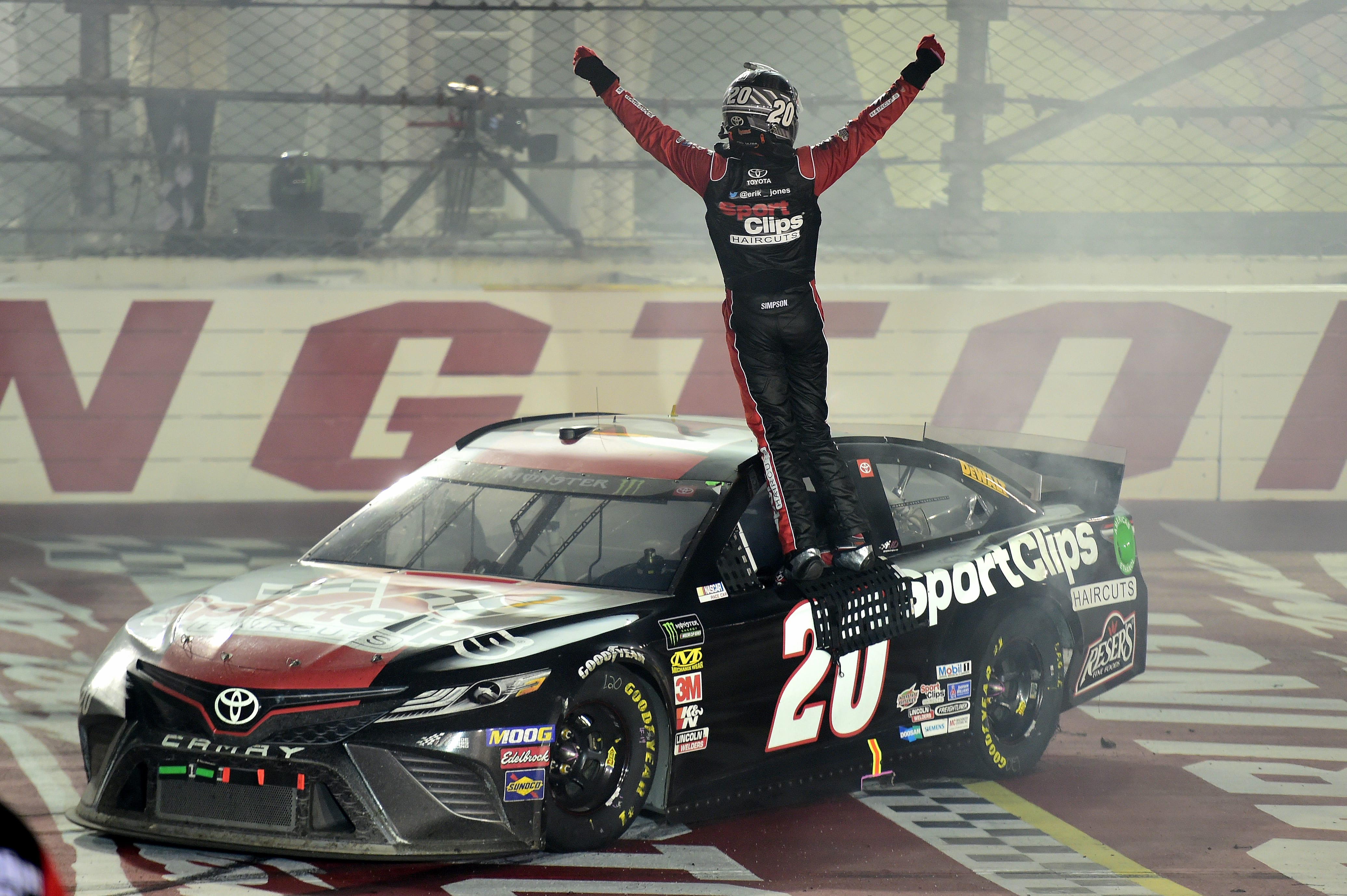 odds to win phoenix nascar