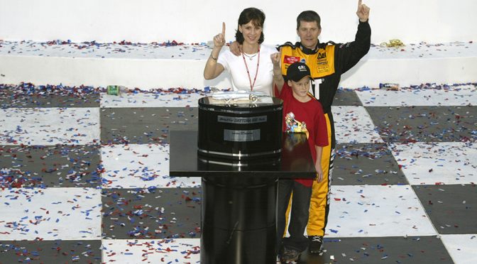 Featured Image for Watch: Ward Burton takes advantage of Marlin’s penalty for 2002 Daytona 500 win