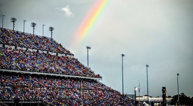 Inclement weather delays Daytona 500