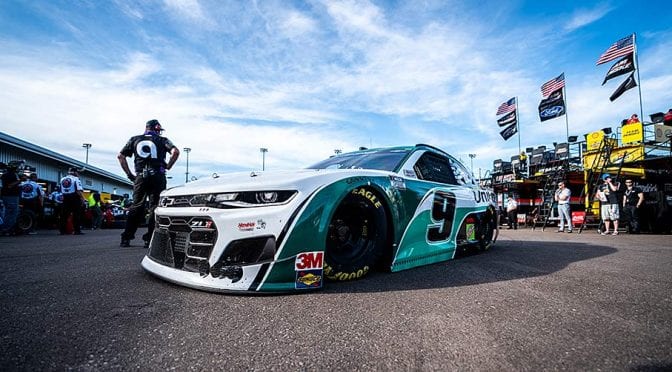 Chase Elliott knocks Kevin Harvick off NASCAR Cup Series pole at Phoenix