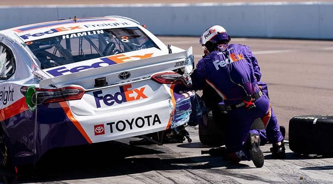 Blaney, Hamlin, Keselowski tangle in Stage 1 crash at Phoenix