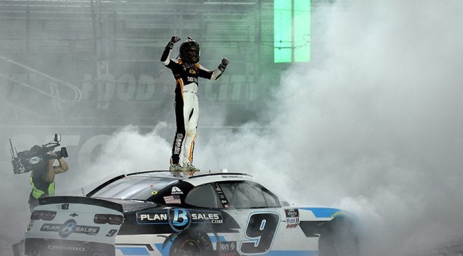 Featured Image for Noah Gragson wins at Bristol after incident with teammate Justin Allgaier