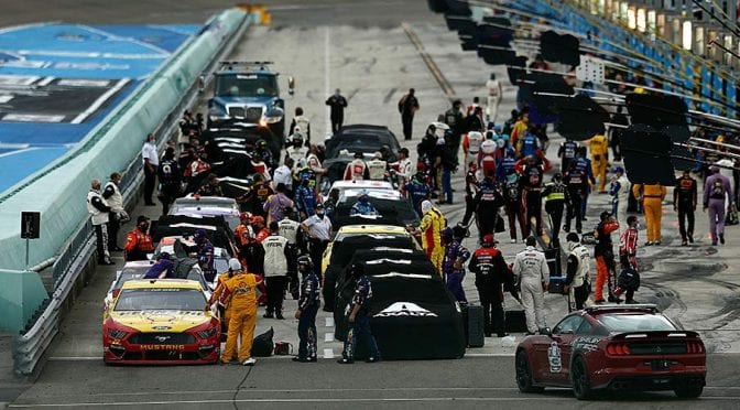 Featured image for Multiple lightning delays slow Dixie Vodka 400 at Homestead-Miami Speedway