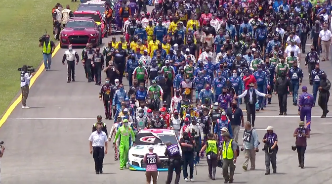 Drivers, crew members stand with Bubba Wallace in pre-race show of support