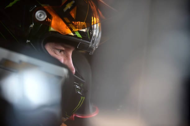 kurt busch takes eighth at texas motor