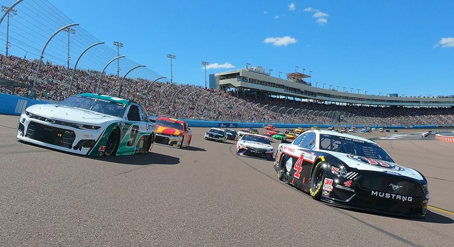 AVONDALE, ARIZONA - MARCH 08: Chase Elliott, driver of the #9 UniFirst Chevrolet, and Kevin Harvick, driver of the #4 Jimmy John's Freaky Fast Rewards Ford, lead the field at the start of the NASCAR Cup Series FanShield 500 at Phoenix Raceway on March 08, 2020 in Avondale, Arizona. (Photo by Christian Petersen/Getty Images) | Getty Images