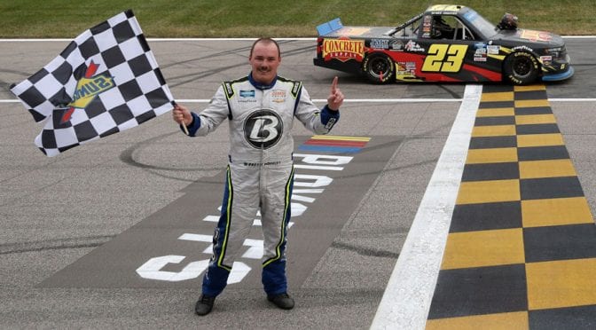 Featured image for Moffitt wins Round of 8 opener at Kansas, locks into Championship 4