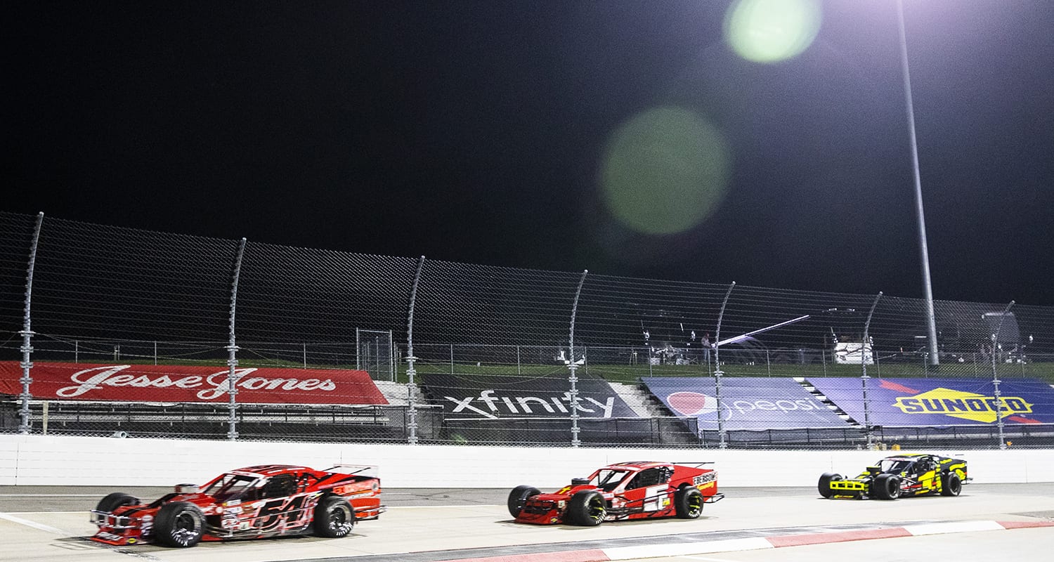 Cars race during the Virginia Is For Racing Lovers 200 for the Whelen Modified Tour at Martinsville Raceway in Martinsville, Virginia on April 8, 2021. (Adam Glanzman/NASCAR)