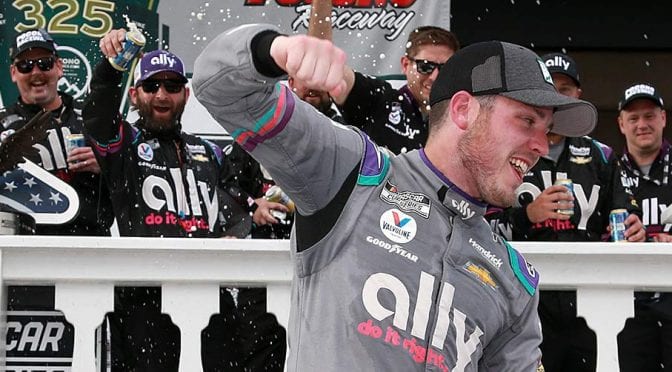 Alex Bowman capitalizes on Larson’s last-lap flat, wins Cup Series opener at Pocono