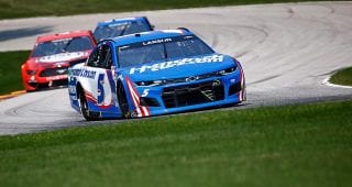 Kyle Larson holds slim lead on Denny Hamlin in stage points