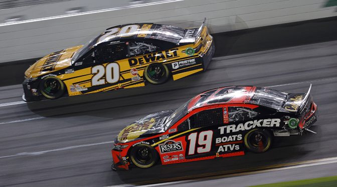 Featured Image for NASCAR betting: Pro handicappers debate where to find value on Playoffs oddsboard