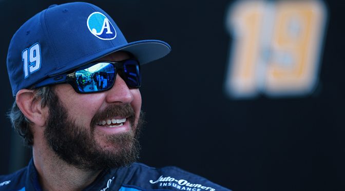 Featured image for NASCAR betting: Martin Truex Jr. sees short odds to sweep at Darlington