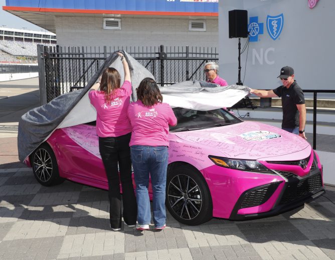 September 28 , 2021: Kurt Busch, Daniel Hemric and Beast Cancer survivors paint the walls pink at the Charlotte Motor Speedway in Charlotte  , NC.  ,  .  .   .  (HHP/Andrew Coppley)