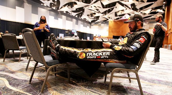 Martin Truex Jr. relaxed, confident heading into season finale at Phoenix