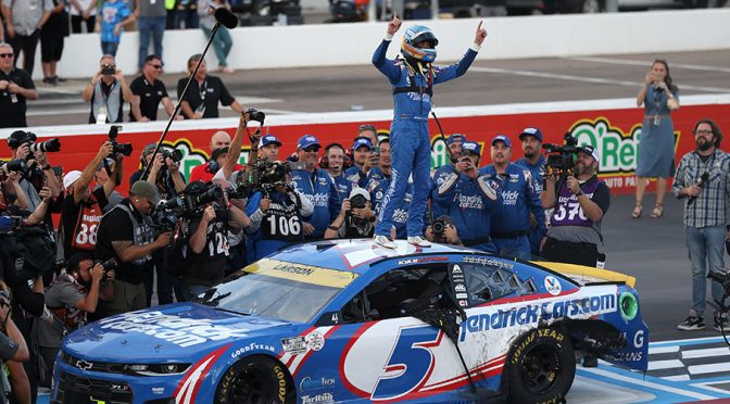 Kyle Larson completes dream season with Cup Series title, race win at Phoenix