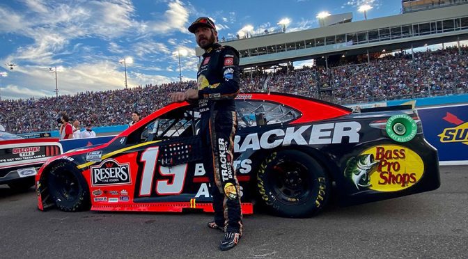 JGR teammates Martin Truex Jr., Denny Hamlin fall short in title quest at Phoenix