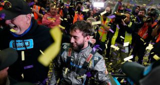 Chili Bowl 2022: Tanner Thorson holds off Christopher Bell in closing laps for win