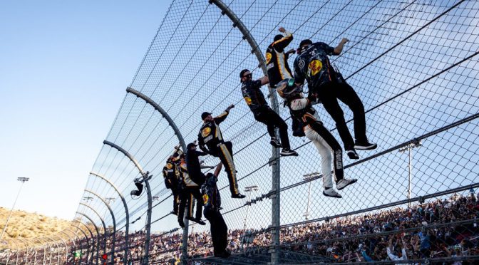 Featured image for Noah Gragson claims first Xfinity Series win of 2022 at Phoenix Raceway