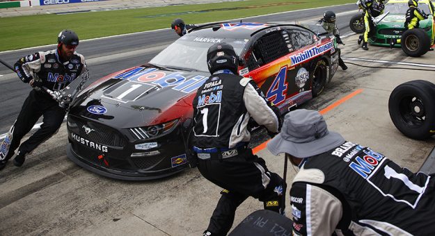 Arrêt au stand de Kevin Harvick à Atlanta